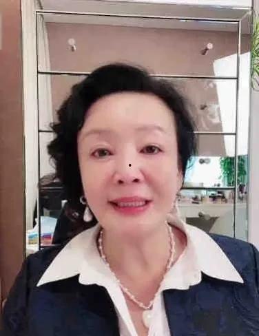 娱乐圈吃瓜美女是谁啊百度云,揭秘百度云背后的神秘人物